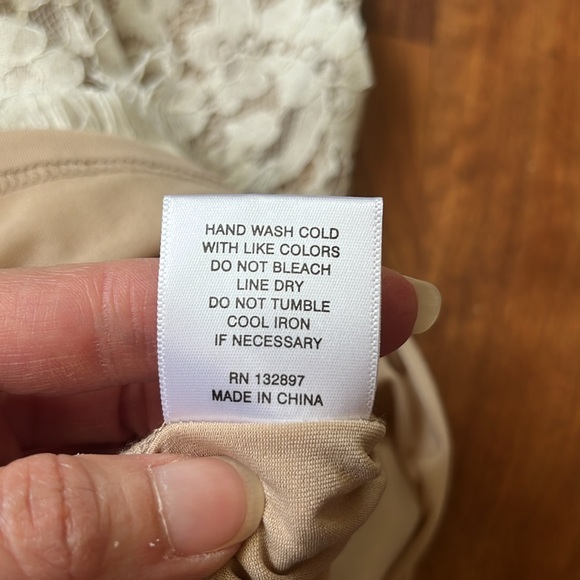 New Rose + Olive gorgeous lace top - Picture 15 of 16